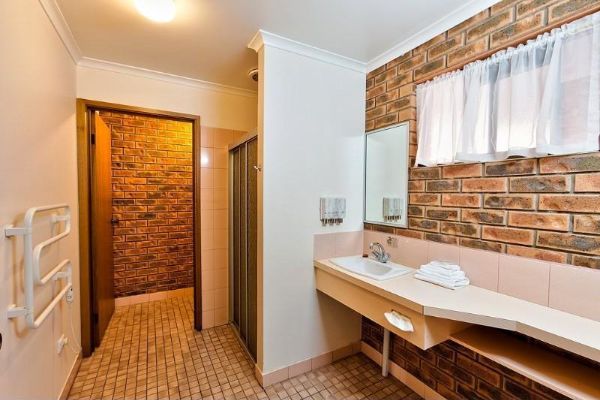 Hume Country Motor Inn (Lavington)